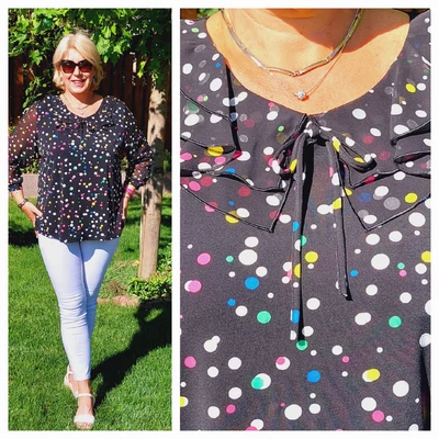 Fodros nyakú, muszlin ujjú, színes buborék mintás blúz