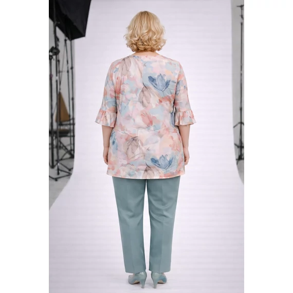 V-nyakú, fordos ujjú pasztell festett virágos muszlin blúz