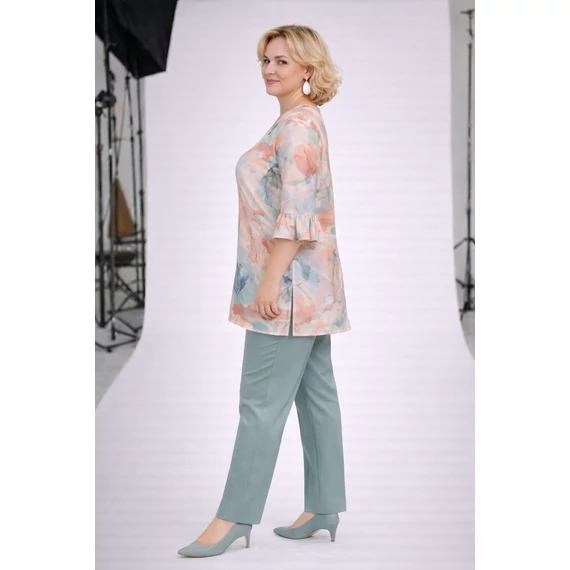 V-nyakú, fordos ujjú pasztell festett virágos muszlin blúz