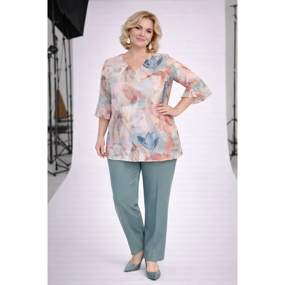 V-nyakú, fordos ujjú pasztell festett virágos muszlin blúz