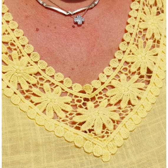 Lenvászon, V-nyakas, HORGOLT díszítésú felső - VANÍLIA - 48-54 méret